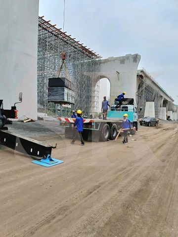 ไม้อัดฟิล์มดำ ก่อสร้าง